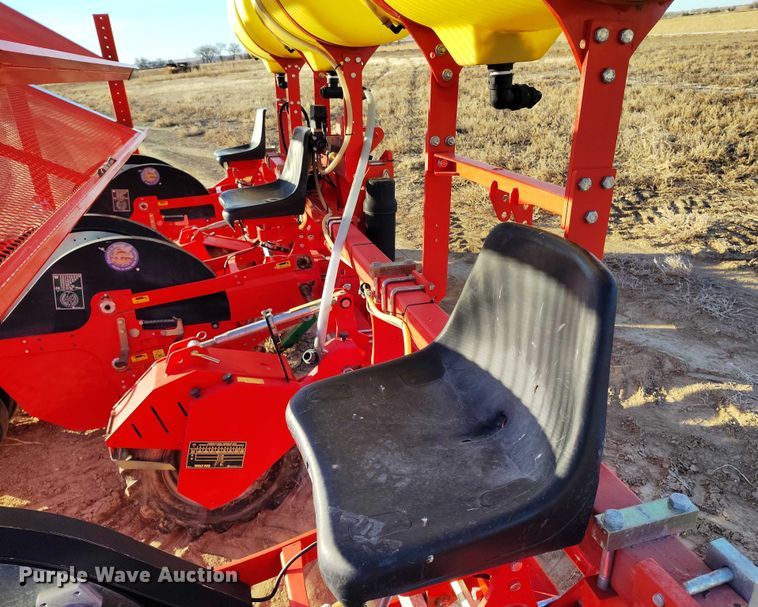 image for item DT0932 2019 Checchi & Magli Wolf Pro 3 transplanter