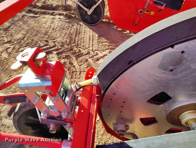 image for item DT0932 2019 Checchi & Magli Wolf Pro 3 transplanter