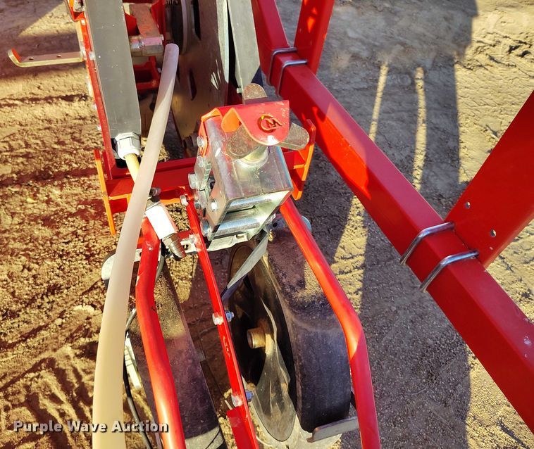 image for item DT0932 2019 Checchi & Magli Wolf Pro 3 transplanter