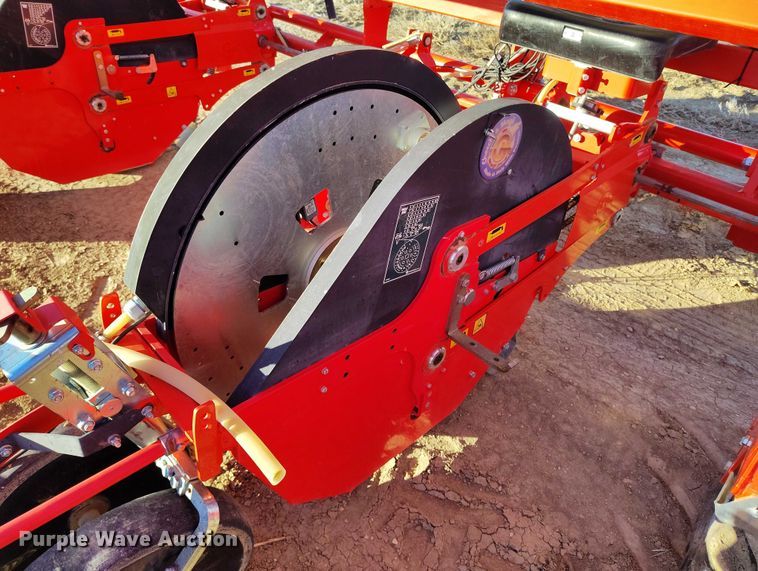 image for item DT0932 2019 Checchi & Magli Wolf Pro 3 transplanter