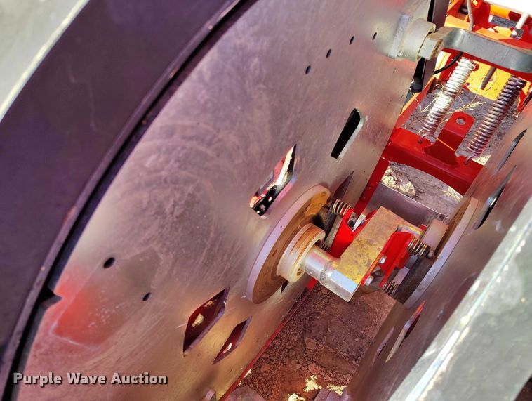 image for item DT0932 2019 Checchi & Magli Wolf Pro 3 transplanter