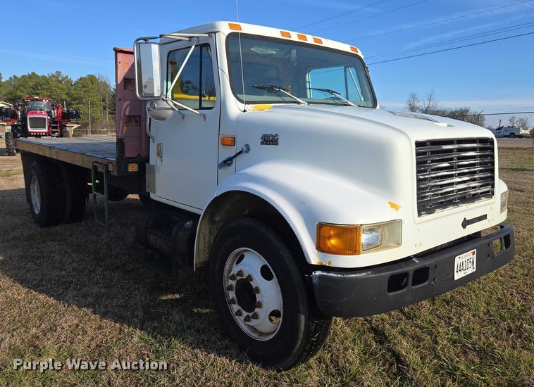 image for item DU2719 1997 International 4900 flatbed truck
