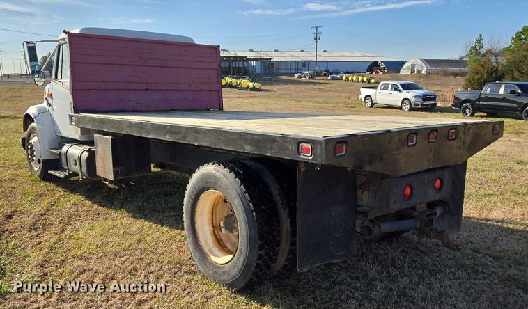 image for item DU2719 1997 International 4900 flatbed truck