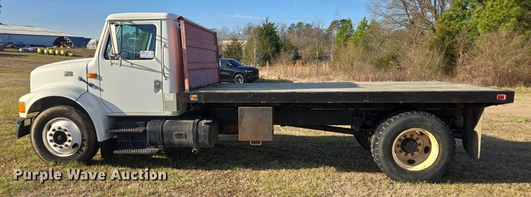 image for item DU2719 1997 International 4900 flatbed truck