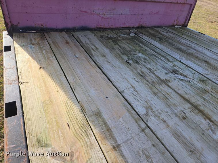 image for item DU2719 1997 International 4900 flatbed truck