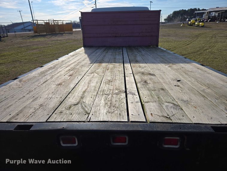 image for item DU2719 1997 International 4900 flatbed truck