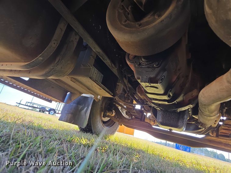 image for item DU2719 1997 International 4900 flatbed truck