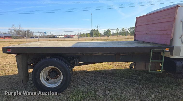 image for item DU2719 1997 International 4900 flatbed truck