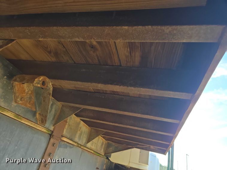 image for item DU2719 1997 International 4900 flatbed truck