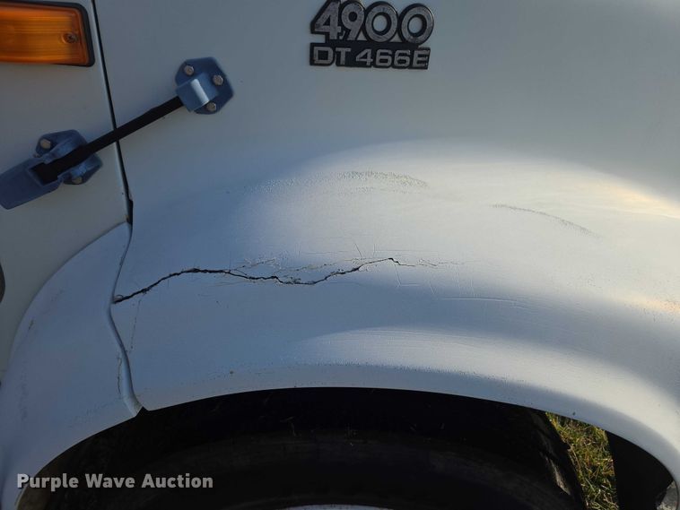 image for item DU2719 1997 International 4900 flatbed truck