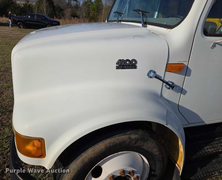 image for item DU2719 1997 International 4900 flatbed truck