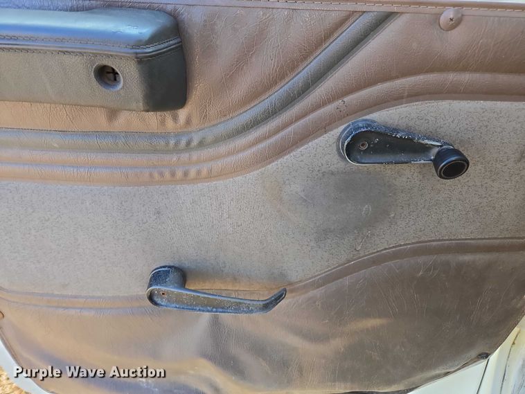 image for item DU2719 1997 International 4900 flatbed truck