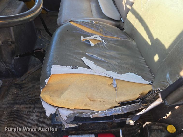 image for item DU2719 1997 International 4900 flatbed truck