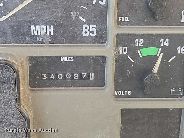 image for item DU2719 1997 International 4900 flatbed truck