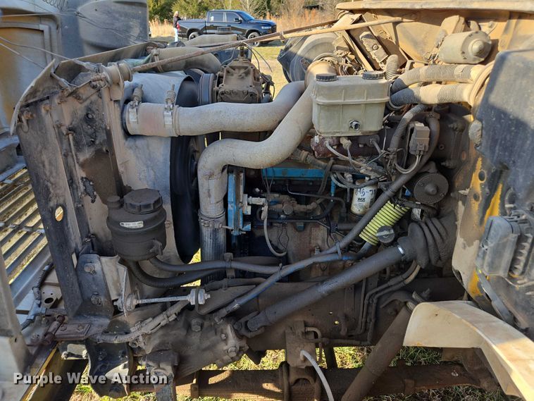 image for item DU2719 1997 International 4900 flatbed truck