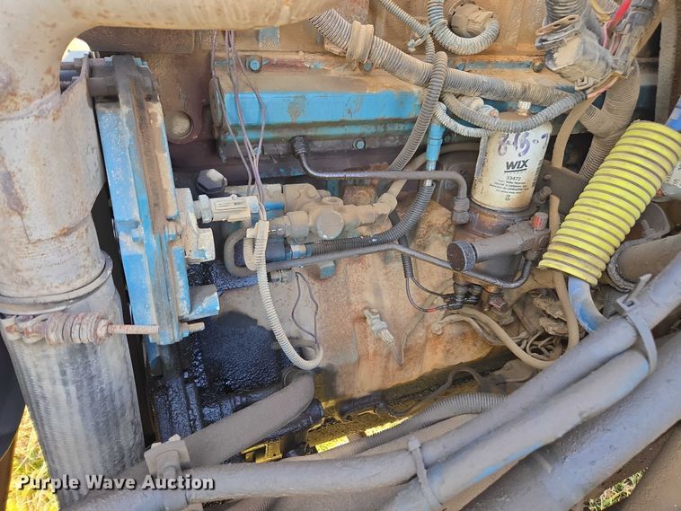 image for item DU2719 1997 International 4900 flatbed truck