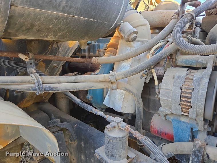 image for item DU2719 1997 International 4900 flatbed truck