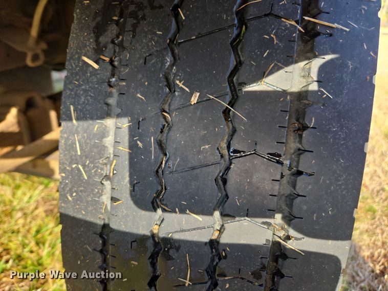 image for item DU2719 1997 International 4900 flatbed truck