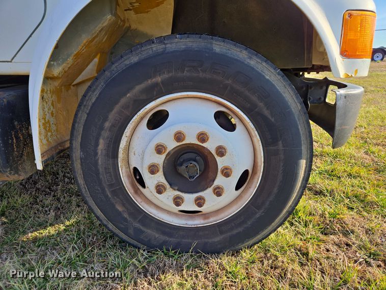 image for item DU2719 1997 International 4900 flatbed truck