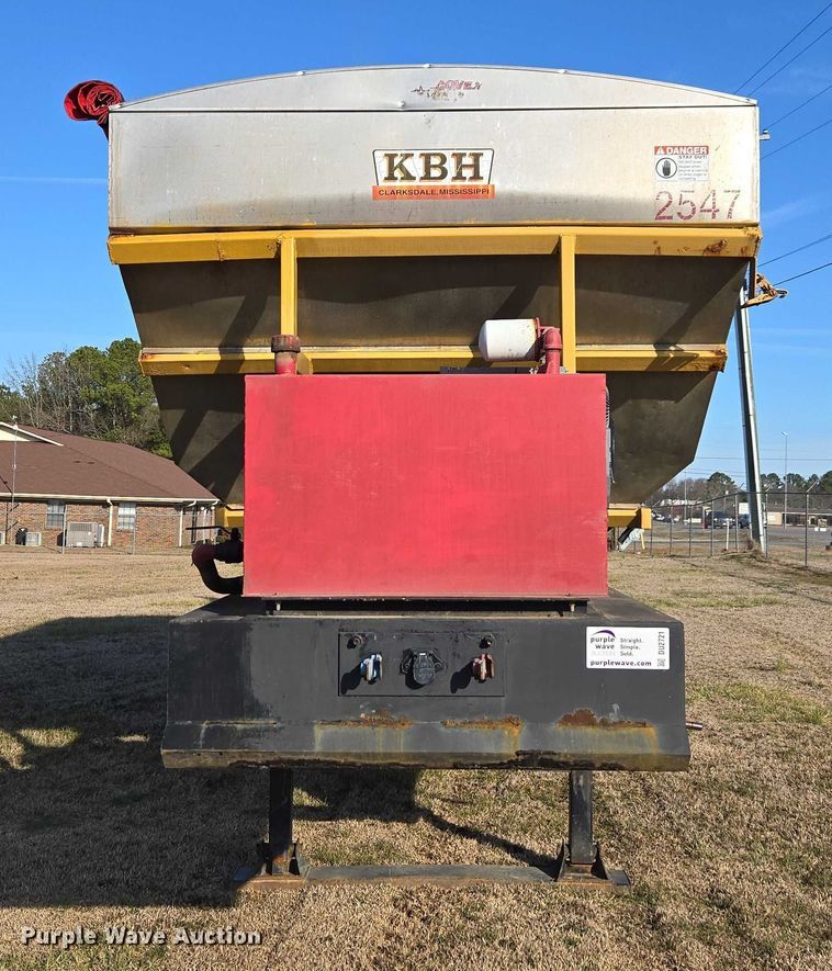 image for item DU2721 2012 KBH fertilizer tender trailer
