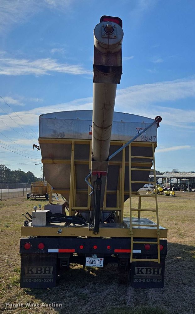 image for item DU2721 2012 KBH fertilizer tender trailer