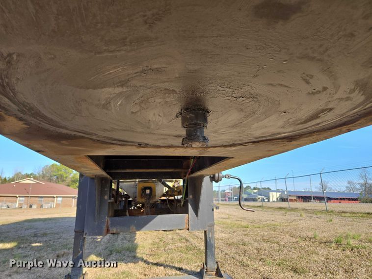 image for item DU2721 2012 KBH fertilizer tender trailer