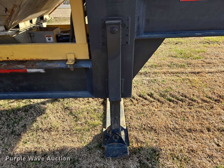 image for item DU2721 2012 KBH fertilizer tender trailer