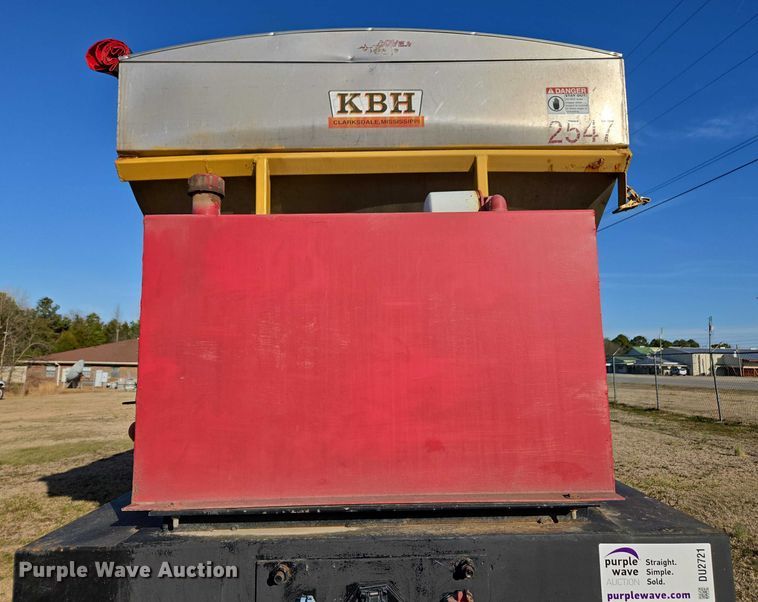 image for item DU2721 2012 KBH fertilizer tender trailer