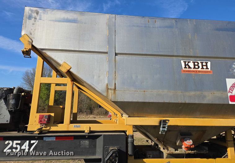 image for item DU2721 2012 KBH fertilizer tender trailer