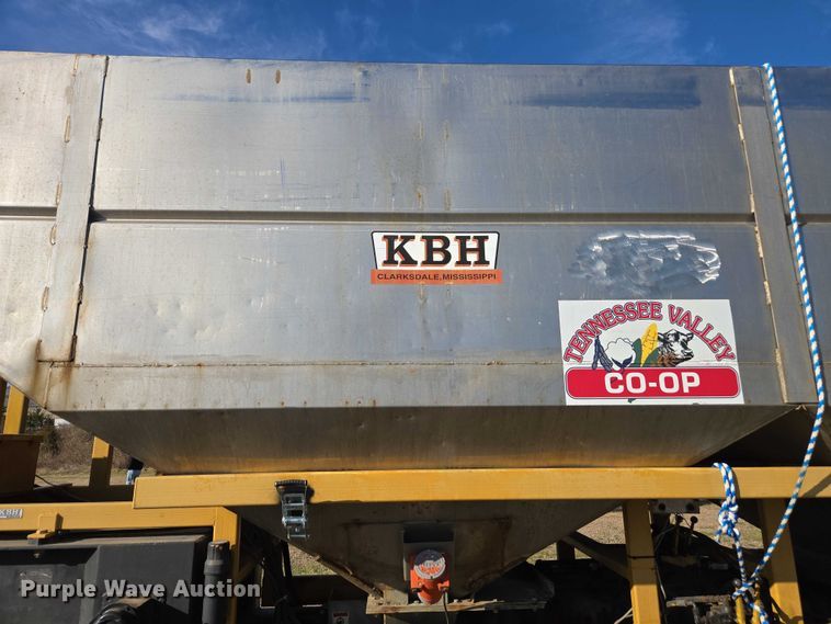 image for item DU2721 2012 KBH fertilizer tender trailer