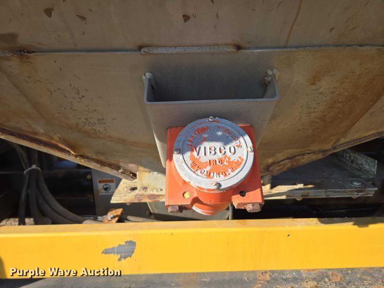 image for item DU2721 2012 KBH fertilizer tender trailer