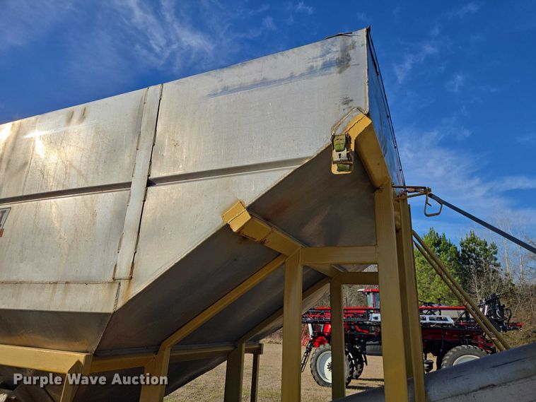 image for item DU2721 2012 KBH fertilizer tender trailer