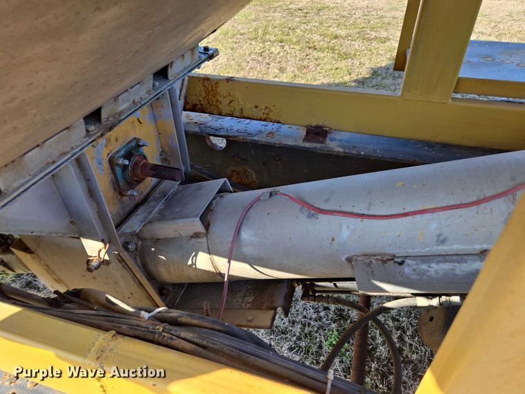 image for item DU2721 2012 KBH fertilizer tender trailer