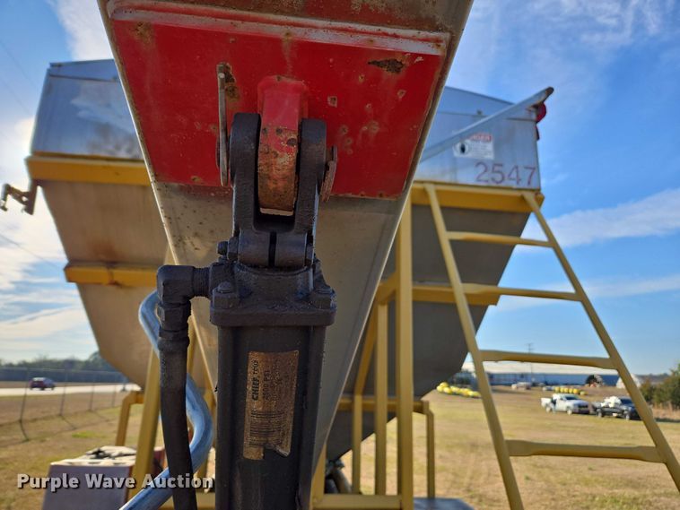 image for item DU2721 2012 KBH fertilizer tender trailer