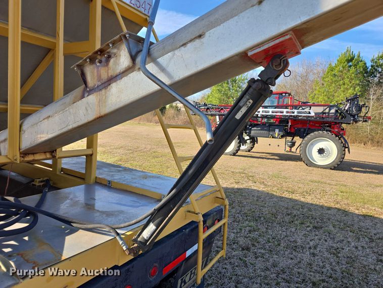 image for item DU2721 2012 KBH fertilizer tender trailer