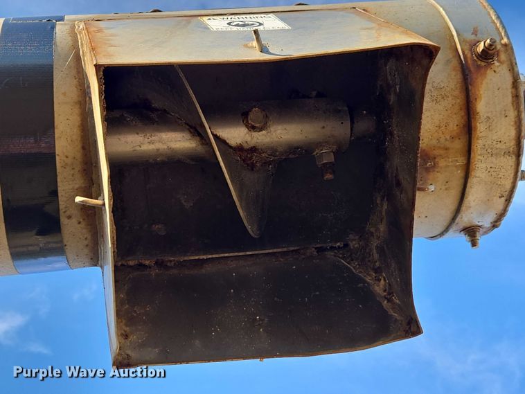 image for item DU2721 2012 KBH fertilizer tender trailer