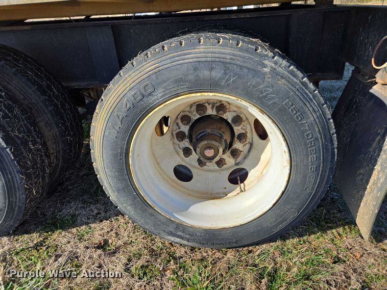 image for item DU2721 2012 KBH fertilizer tender trailer