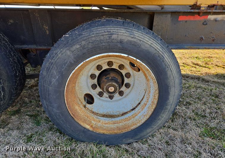 image for item DU2721 2012 KBH fertilizer tender trailer