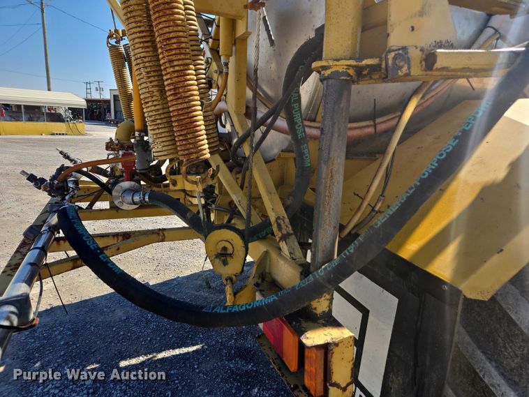 image for item DU2724 2010 Terragator 6203 sprayer