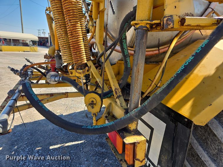 image for item DU2724 2010 Terragator 6203 sprayer