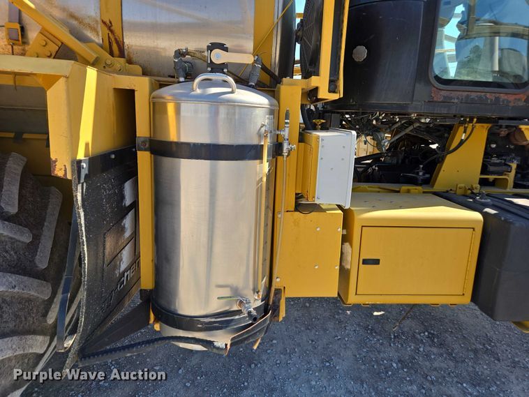 image for item DU2724 2010 Terragator 6203 sprayer