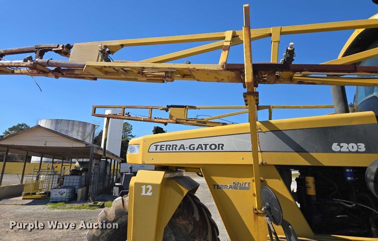 image for item DU2724 2010 Terragator 6203 sprayer
