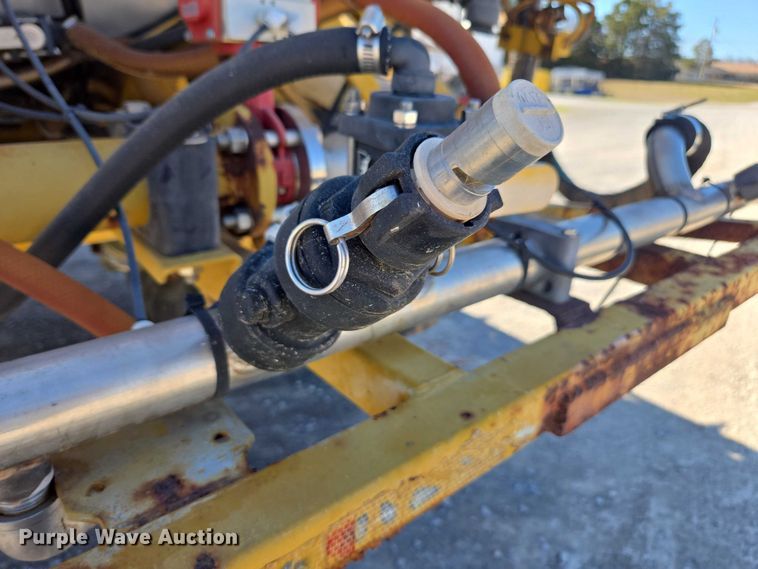 image for item DU2724 2010 Terragator 6203 sprayer