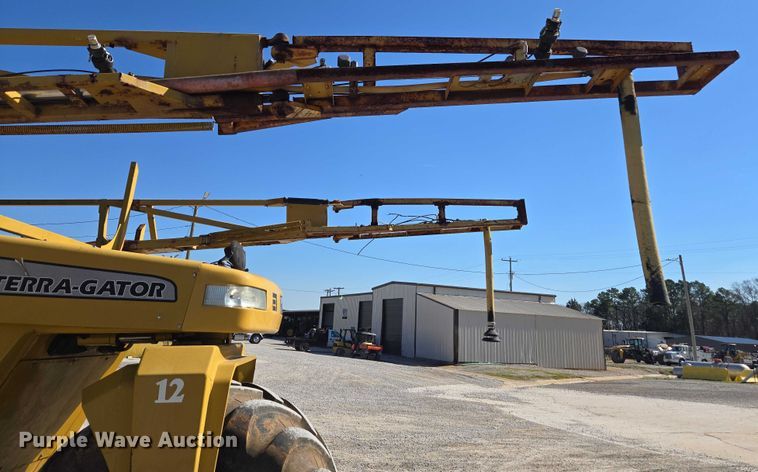 image for item DU2724 2010 Terragator 6203 sprayer
