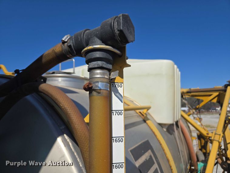 image for item DU2724 2010 Terragator 6203 sprayer