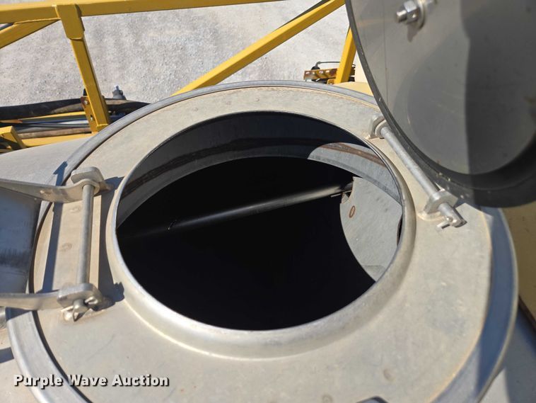 image for item DU2724 2010 Terragator 6203 sprayer