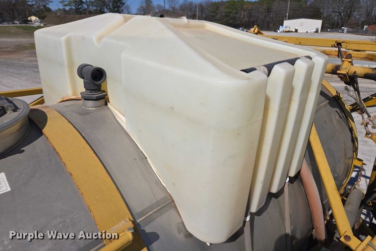 image for item DU2724 2010 Terragator 6203 sprayer