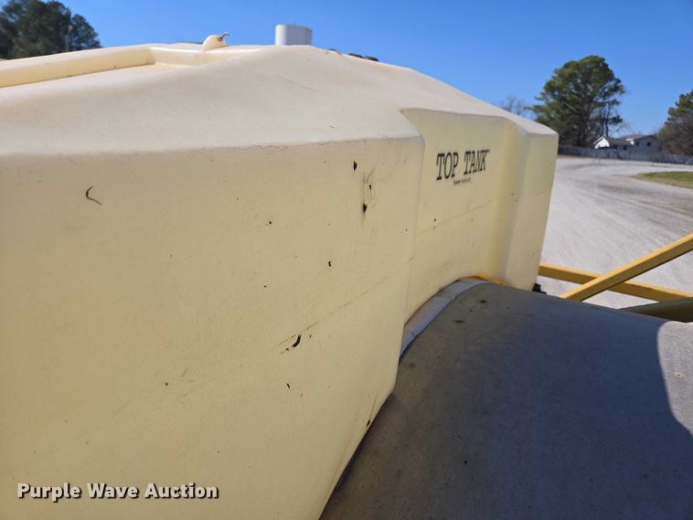 image for item DU2724 2010 Terragator 6203 sprayer