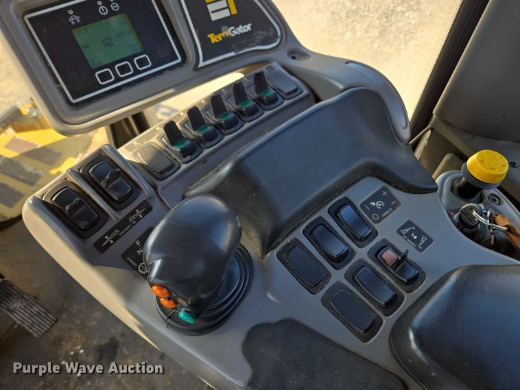 image for item DU2724 2010 Terragator 6203 sprayer