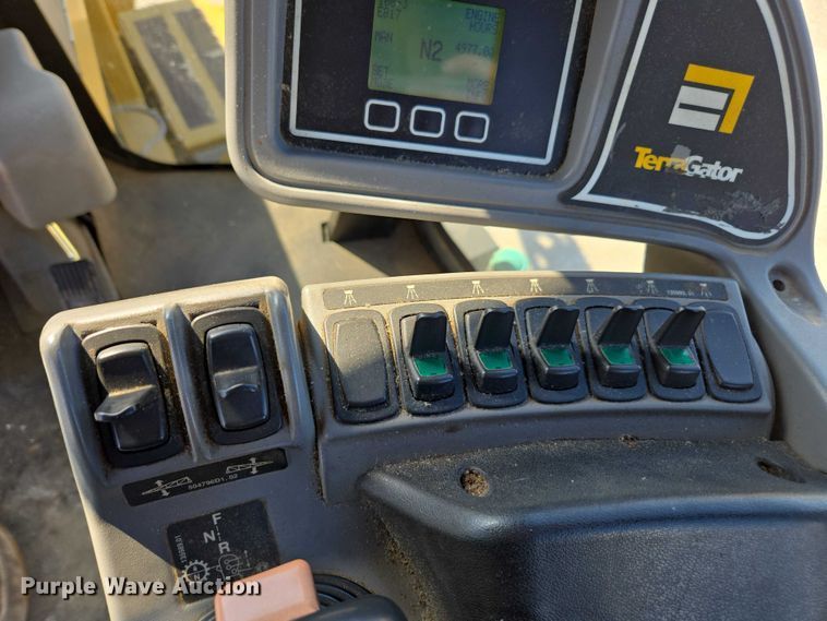 image for item DU2724 2010 Terragator 6203 sprayer